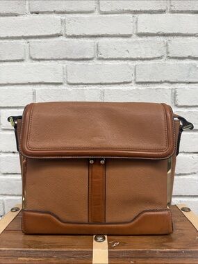 Uterque Leather Messenger Bag